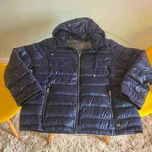 Andrew Marc XL packable lightweight jacket! Premium down.Navy